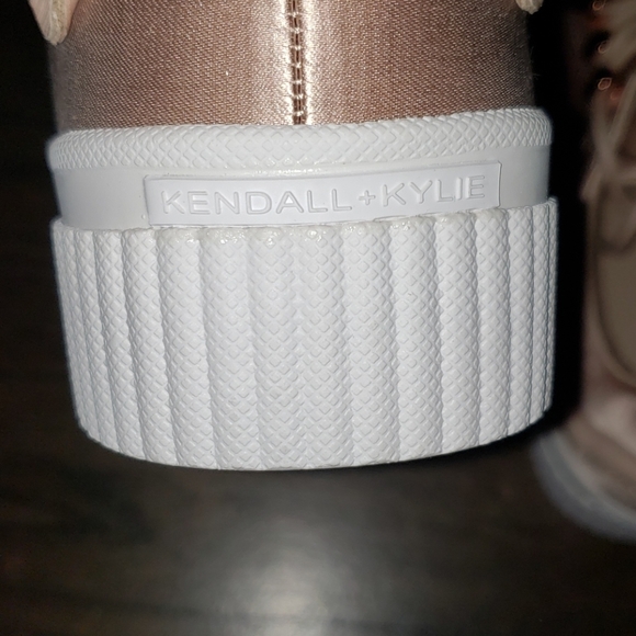 Kendall + Kylie Rae 3 Rose Gold Satin Platform Sneaker 7.5 - Picture 13 of 17